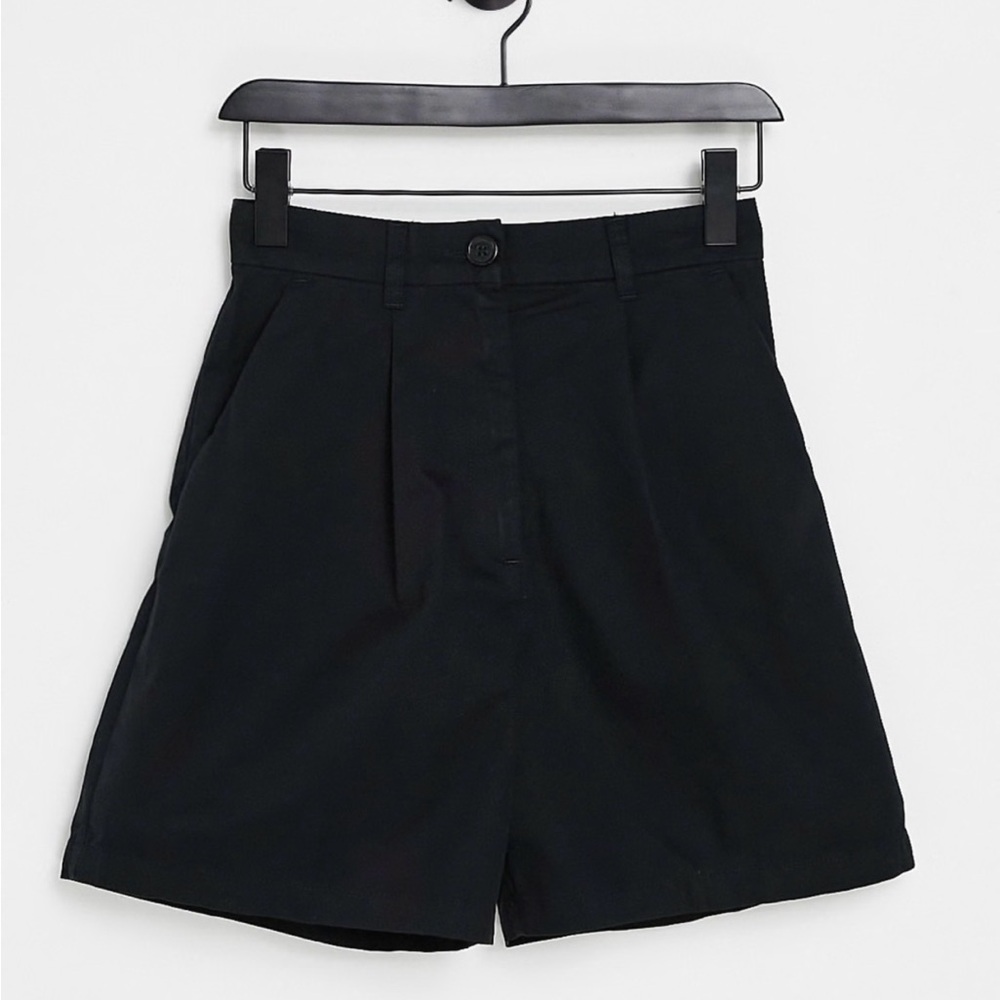 High rise pleated shorts